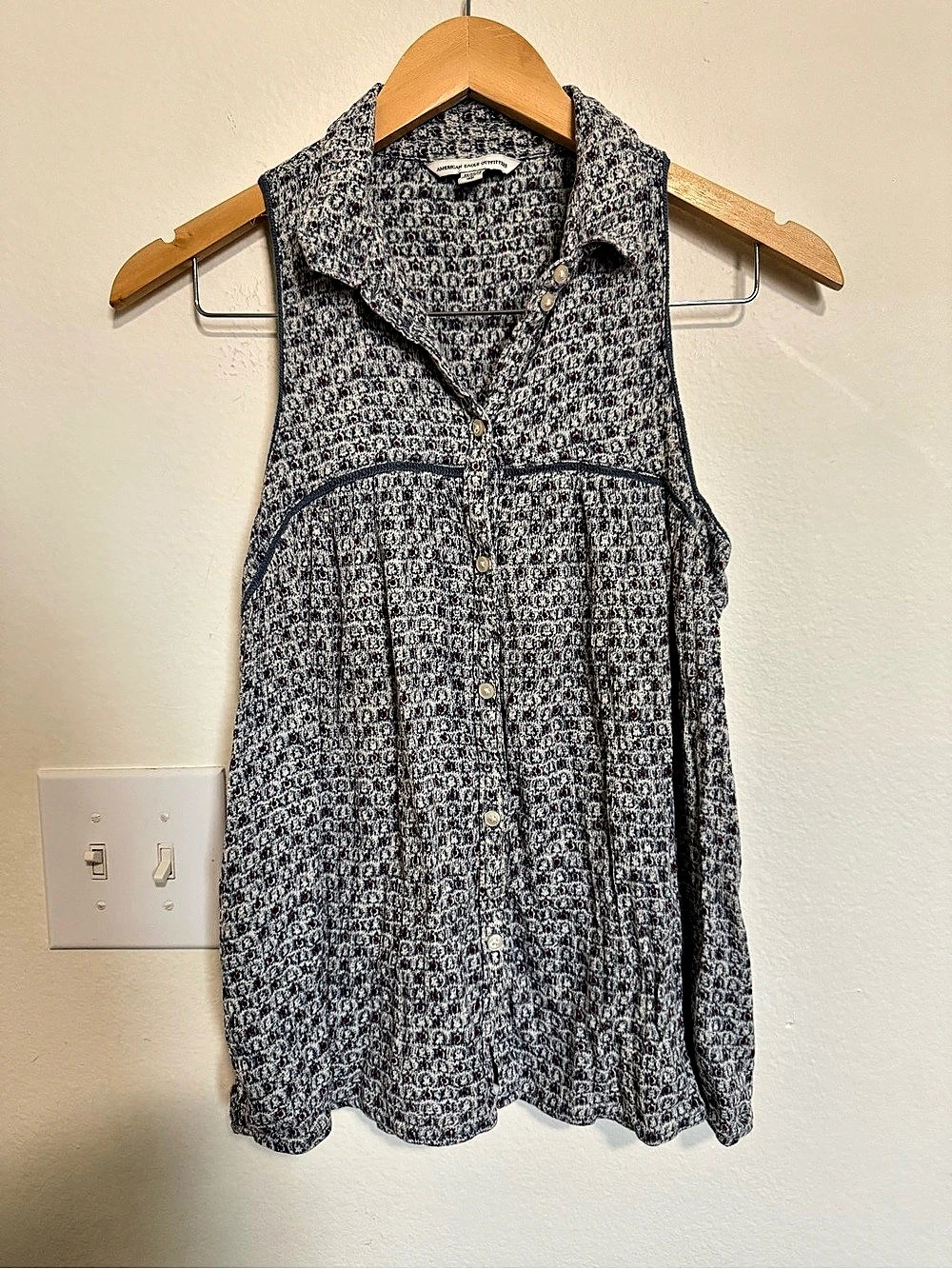 American Eagle Outfitters Floral Sleeveless Tank